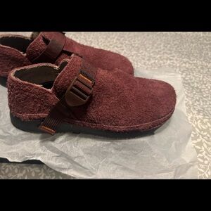 Chaco Women’s suede plum Paonia Clog, size 9